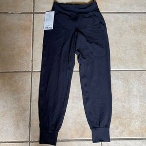 NWT lululemon align jogger in black